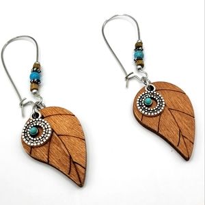 🍍 Wood Feather Boho Earrings
